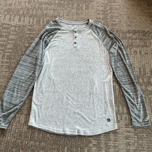 Grey lightweight shirt with 3 button close